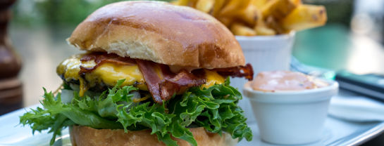 Bakken Mad I Lae Burger