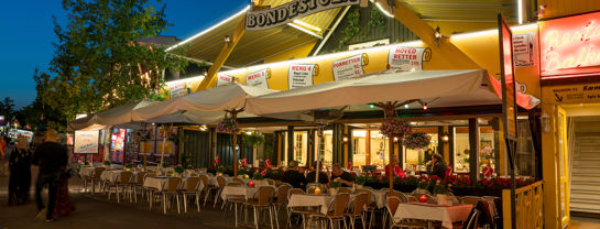 Bakken Restaurant Bondestuen Facade Aften Foedselsdag