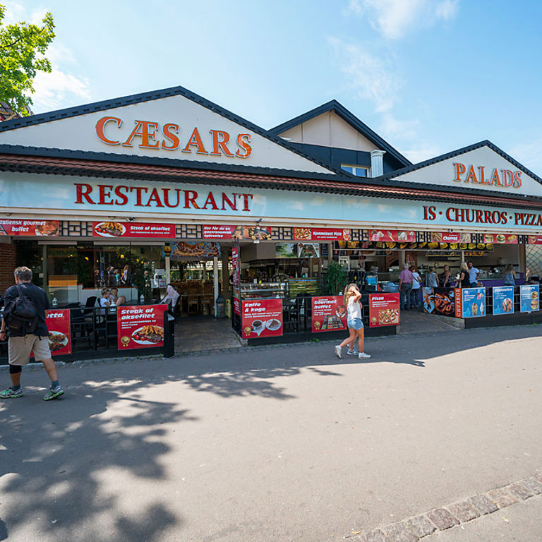 Bakken Cafe Is Fastfood Caesars Palads Facade