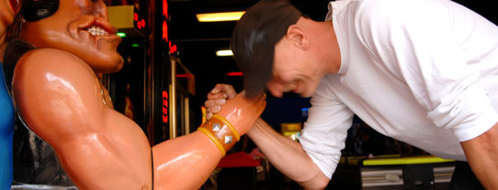 Bakken Spil Sjov Mr Muscle Facade